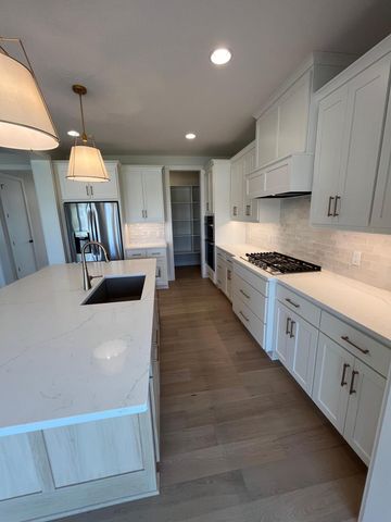 18300 104th Avenue N, Maple Grove, MN 55311