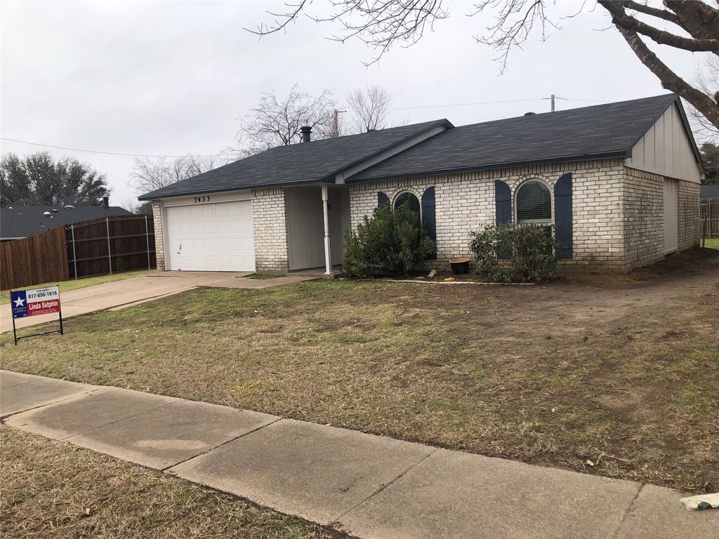 7433 Sandhurst Lane S, North Richland Hills, TX 76182