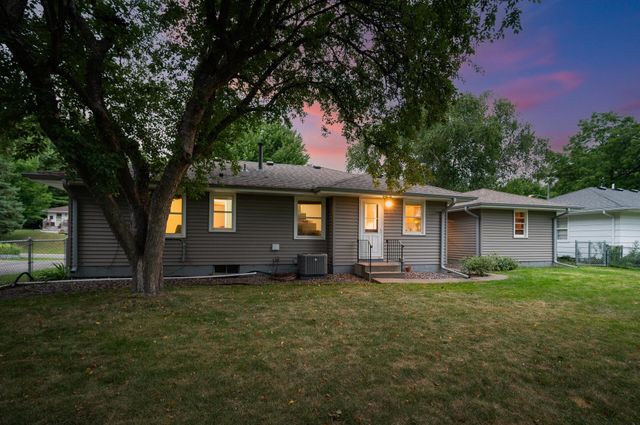 6917 39th Avenue N, Crystal, MN 55427