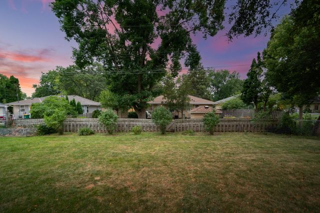 6917 39th Avenue N, Crystal, MN 55427