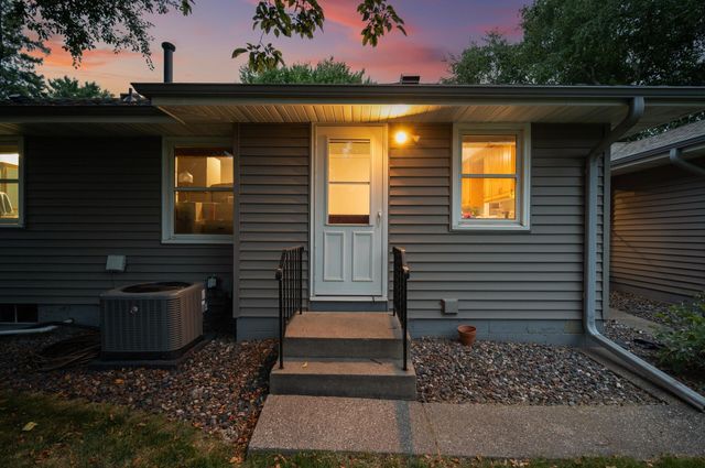 6917 39th Avenue N, Crystal, MN 55427