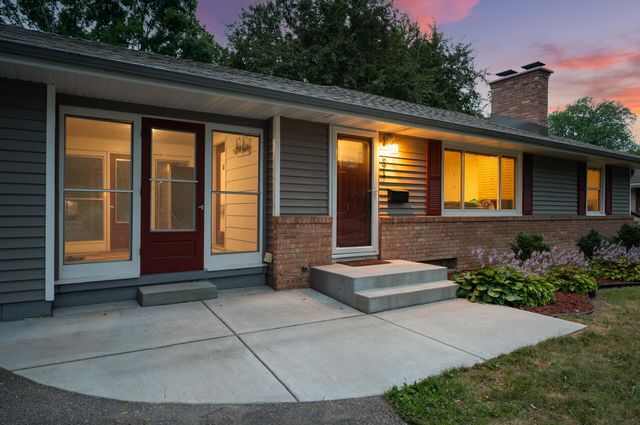6917 39th Avenue N, Crystal, MN 55427