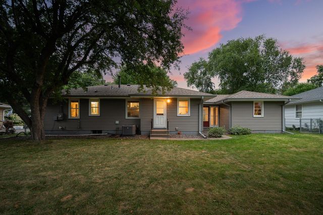 6917 39th Avenue N, Crystal, MN 55427