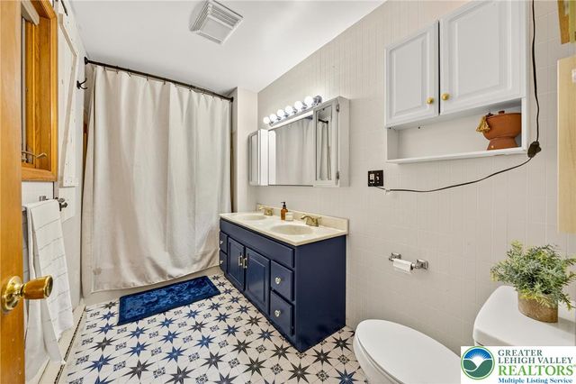 715 Beaver Run Drive, Mahoning Twp, PA 18235