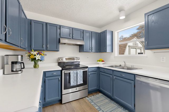 1712 Tierra Del Oso Drive NW, Albuquerque, NM 87120