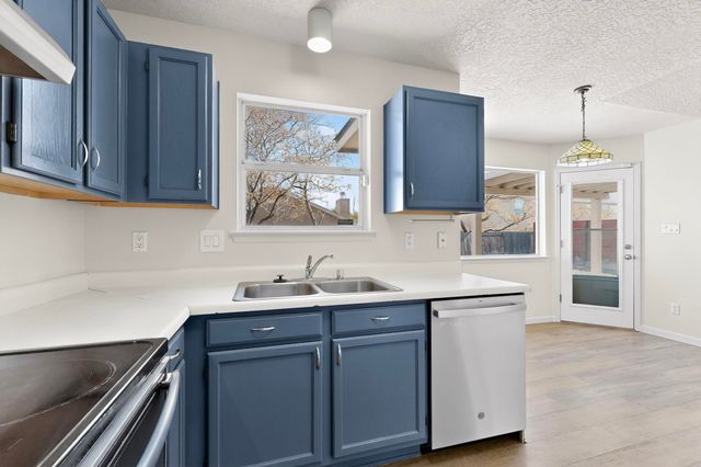 1712 Tierra Del Oso Drive NW, Albuquerque, NM 87120
