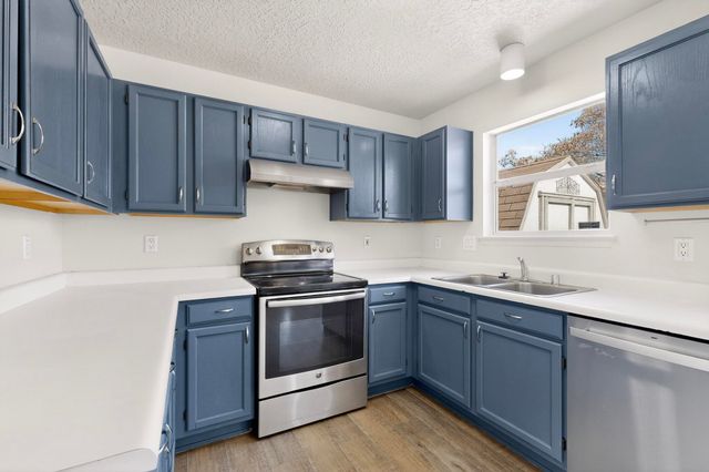 1712 Tierra Del Oso Drive NW, Albuquerque, NM 87120