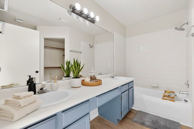 1712 Tierra Del Oso Drive NW, Albuquerque, NM 87120