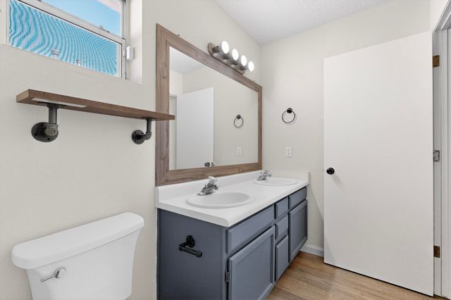 1712 Tierra Del Oso Drive NW, Albuquerque, NM 87120