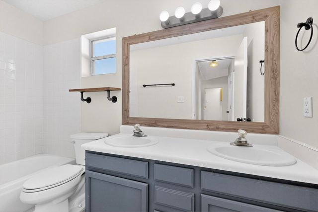 1712 Tierra Del Oso Drive NW, Albuquerque, NM 87120