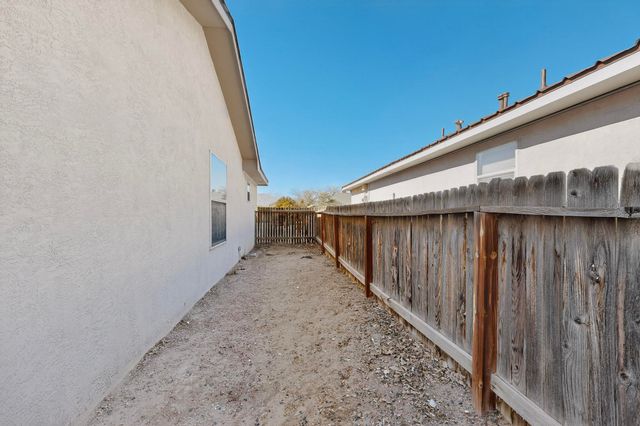 1712 Tierra Del Oso Drive NW, Albuquerque, NM 87120