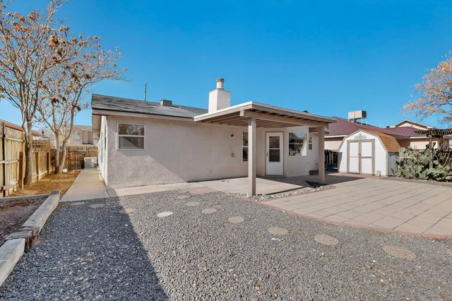 1712 Tierra Del Oso Drive NW, Albuquerque, NM 87120