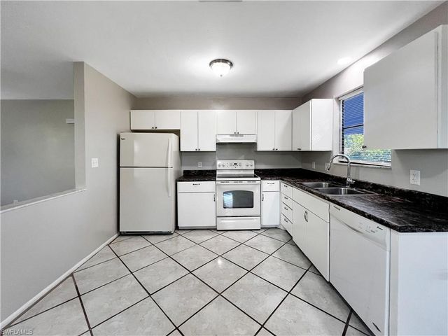 8350 Wren RD, Fort Myers, FL 33967