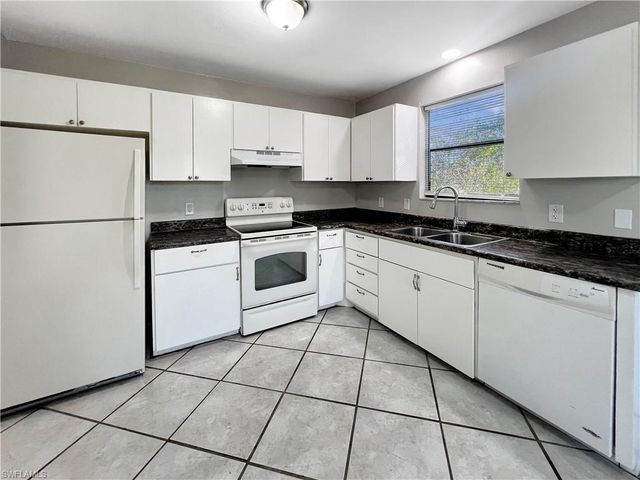 8350 Wren RD, Fort Myers, FL 33967