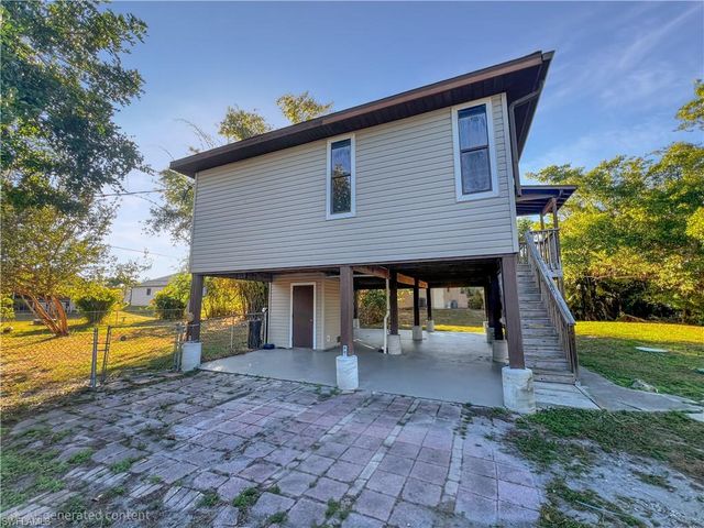 8350 Wren RD, Fort Myers, FL 33967