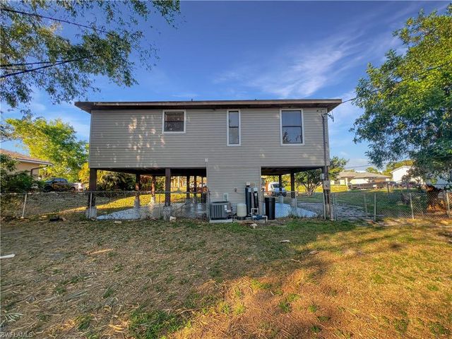 8350 Wren RD, Fort Myers, FL 33967