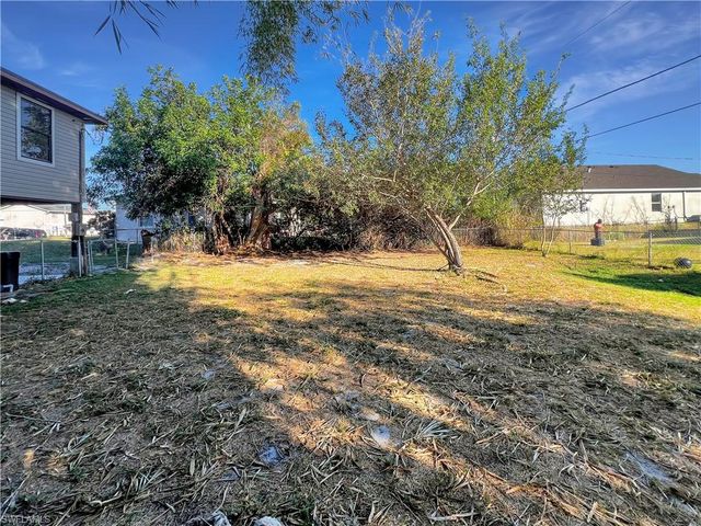 8350 Wren RD, Fort Myers, FL 33967