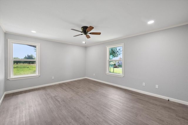 1009 N Spikes Road, Corsicana, TX 75110