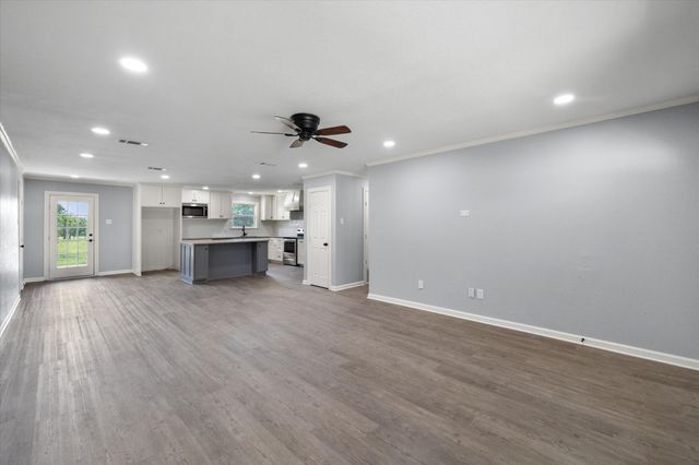 1009 N Spikes Road, Corsicana, TX 75110