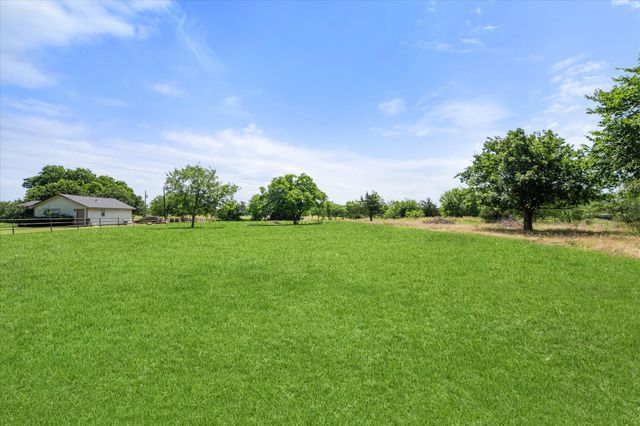 1009 N Spikes Road, Corsicana, TX 75110
