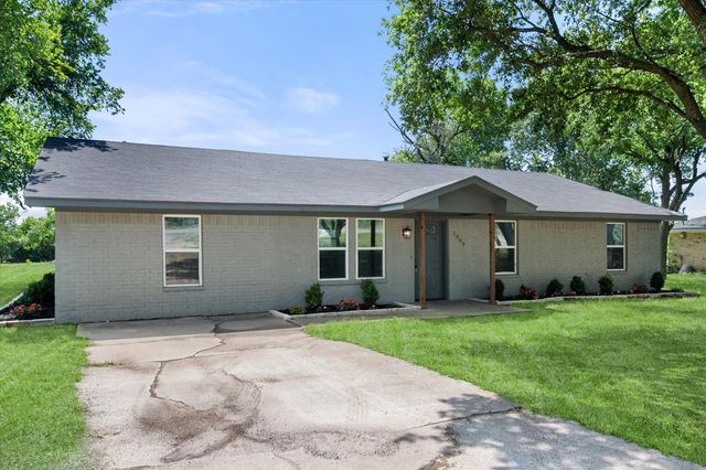 1009 N Spikes Road, Corsicana, TX 75110