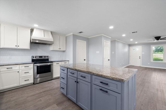 1009 N Spikes Road, Corsicana, TX 75110
