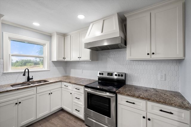 1009 N Spikes Road, Corsicana, TX 75110