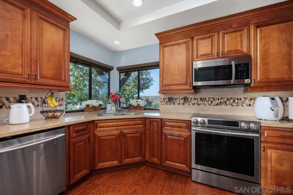 Image 15 of property listing at 17495 Carnton Way, San Diego, CA 92128