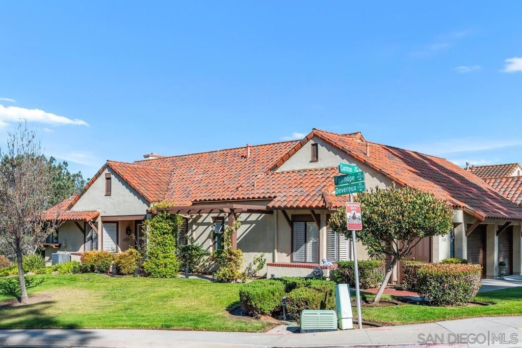 Image 2 of property listing at 17495 Carnton Way, San Diego, CA 92128