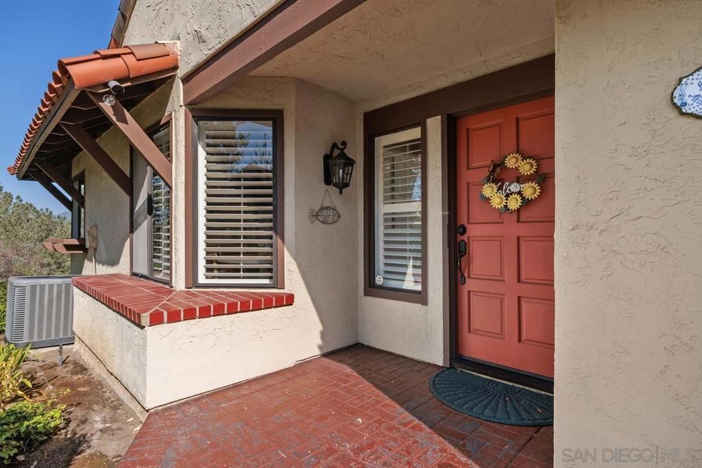 Image 4 of property listing at 17495 Carnton Way, San Diego, CA 92128
