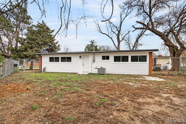 8406 January Avenue, Berkeley, MO 63134