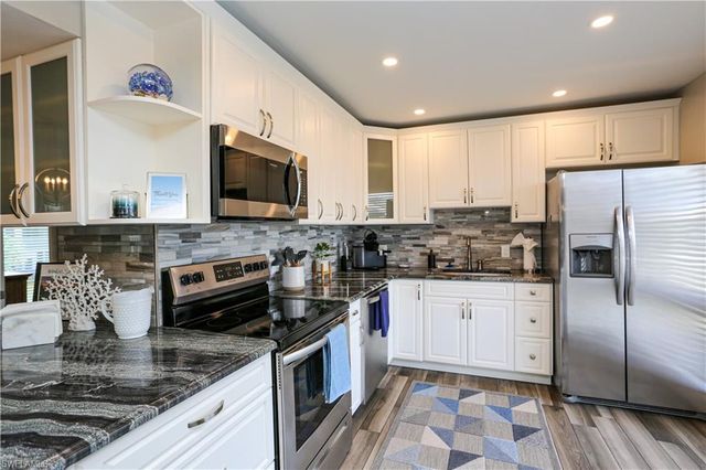 195 Peppermint LN 884, Naples, FL 34112