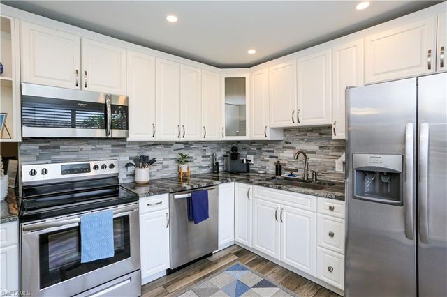 195 Peppermint LN 884, Naples, FL 34112