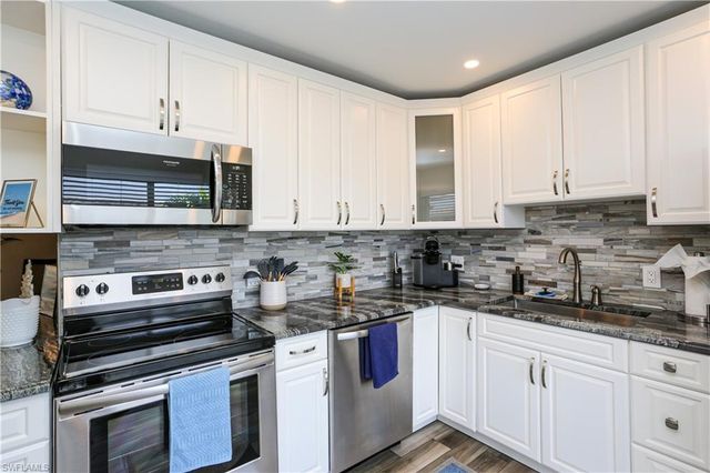 195 Peppermint LN 884, Naples, FL 34112