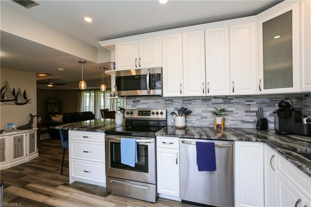 195 Peppermint LN 884, Naples, FL 34112