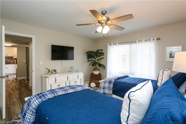 195 Peppermint LN 884, Naples, FL 34112