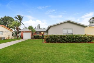 9749 Sandalfoot Blvd, Boca Raton, FL 33428