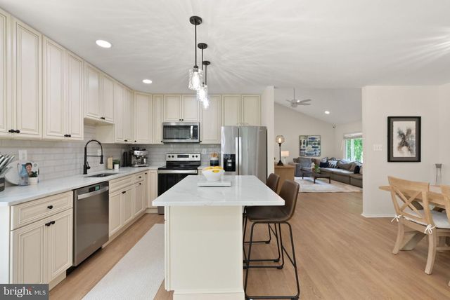 7909 MULBERRY BOTTOM CT, Springfield, VA 22153
