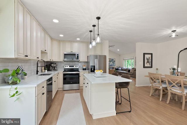 7909 MULBERRY BOTTOM CT, Springfield, VA 22153