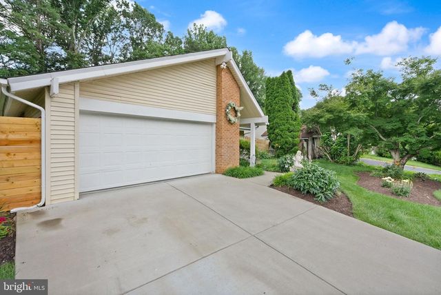 7909 MULBERRY BOTTOM CT, Springfield, VA 22153