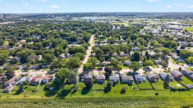 2509 26th Street NW, Rochester, MN 55901