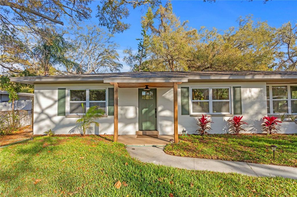 Image 2 of property listing at 1747 SANTA ANNA DRIVE, Dunedin, FL 34698