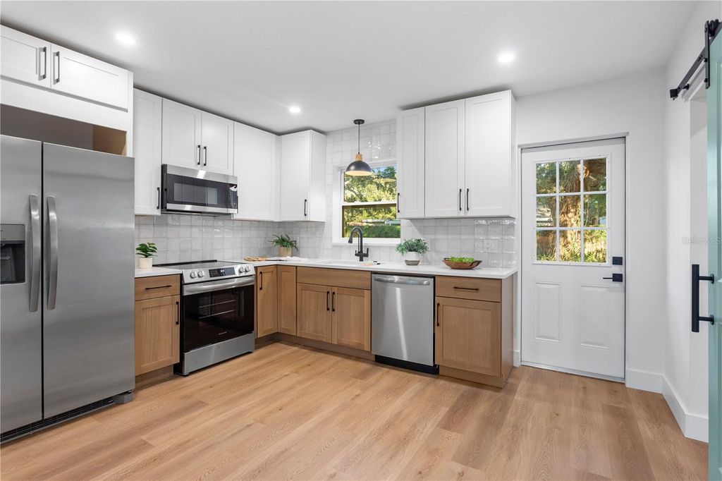 Image 11 of property listing at 1747 SANTA ANNA DRIVE, Dunedin, FL 34698