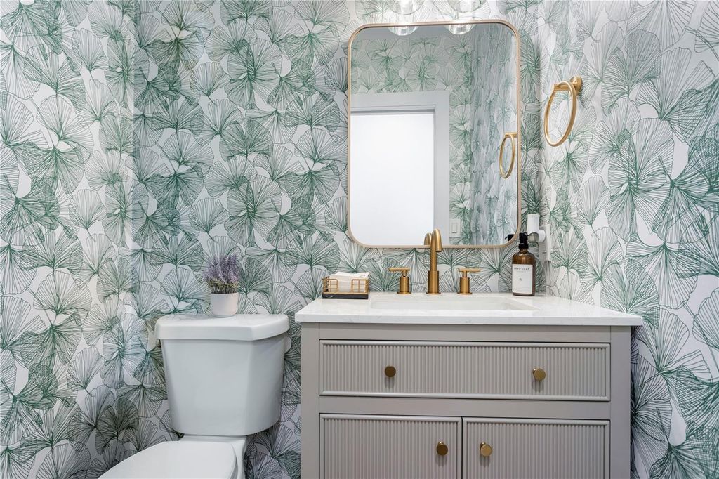 Image 16 of property listing at 1747 SANTA ANNA DRIVE, Dunedin, FL 34698