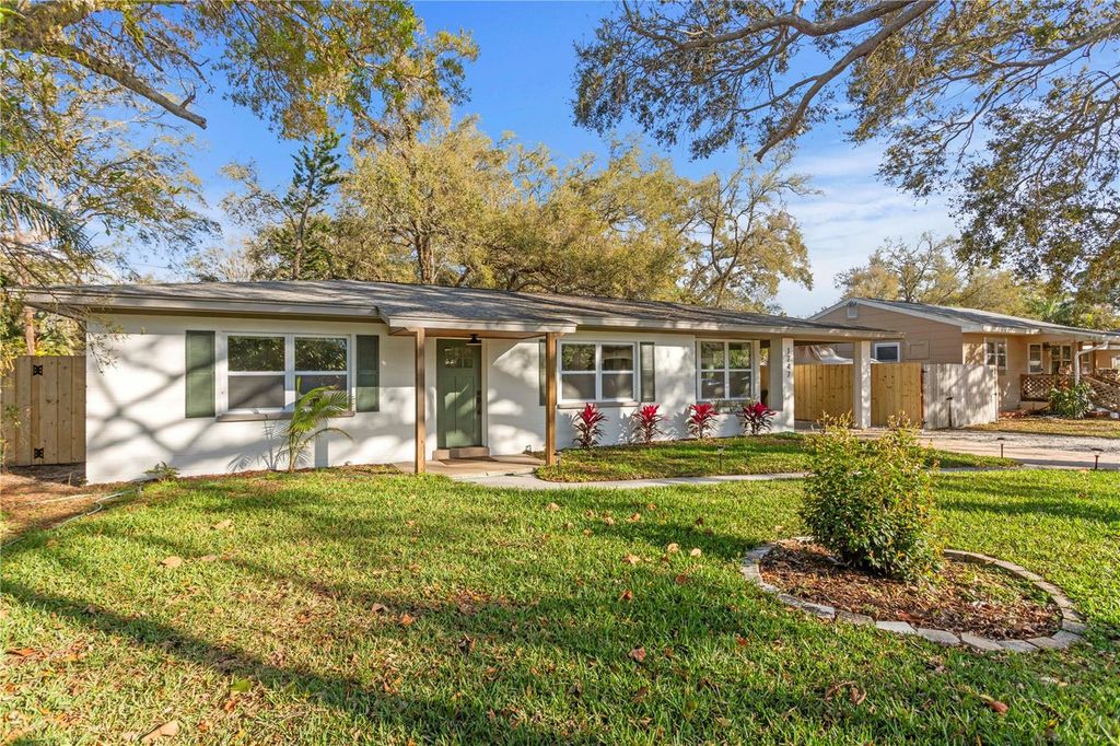 Image 3 of property listing at 1747 SANTA ANNA DRIVE, Dunedin, FL 34698