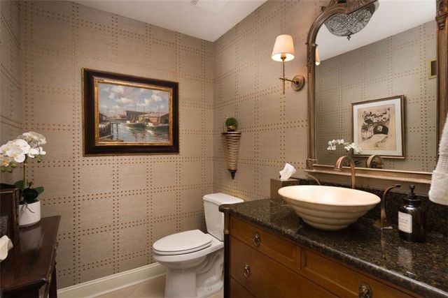8943 Cedar Drive, Prairie Village, KS 66207