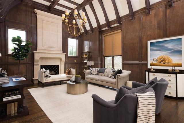 8943 Cedar Drive, Prairie Village, KS 66207