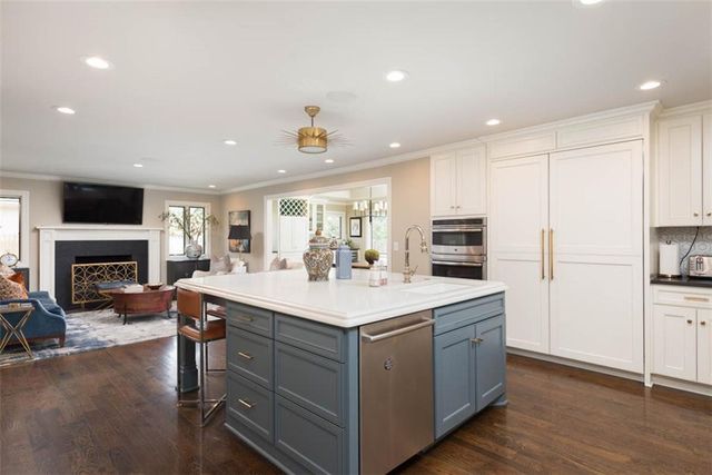 8943 Cedar Drive, Prairie Village, KS 66207