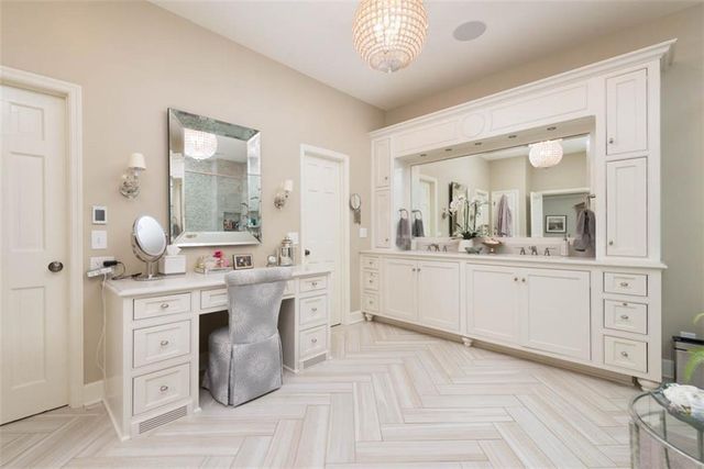 8943 Cedar Drive, Prairie Village, KS 66207
