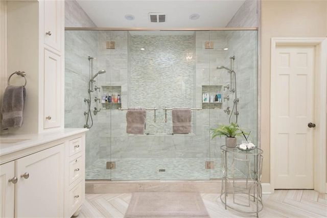 8943 Cedar Drive, Prairie Village, KS 66207
